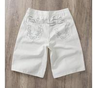 Short en jean à jambe droite, style vestimentaire minimaliste polyvalent, avec décoration de broderie de lettres inspirée de la côte ouest. Vêtements décontracté de tous les jours pour hommes dans le