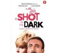 SHOT IN THE DARK-QUAND L INSPECTEUR S EN MELE-BILINGUE G