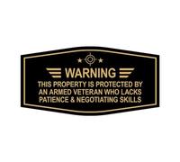 Signs ByLITA Avertissement fantaisie : cette propriété est protégée par un vétéran armé qui manque de patience et de compétences de négociation. Installation facile | Honorez les vétérans avec des