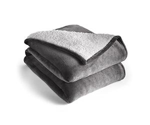 Silentnight Snugsie Couverture géante - Couverture en peluche polaire super taille avec intérieur chaud en polaire Sherpa réversible pour toute la famille, canapé, lit - 240 x 180 cm - Gris anthracite