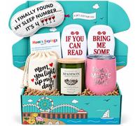 SILLY OBSESSIONS Coffret cadeau pour amateur de vin pour maman - Panier cadeau d'anniversaire amusant pour mère, épouse ou femme - Comprend un verre à vin, une bougie d'aromathérapie, des chaussettes