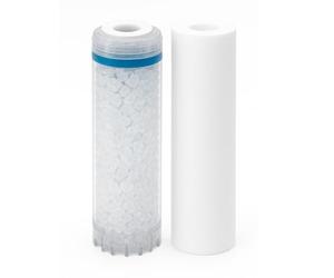 SINEA Pack 2 cartouches filtrantes - 1 filtre polyphosphate anti calcaire et 1 filtre à eau 50 microns pour porte filtres 9’’ 3/4, élimine le calcaire, la corrosion et les impuretés