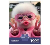 Singe Puzzle À 1000 Morceaux Papier Épais Singe in Pink Coat Making Peace Sign Puzzle Familial Parents-Enfants Heures Divertissement Garanties Compatible Plateau Loisirs 70x50cm/1000pcs
