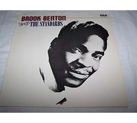 Sings The Standards [Import]