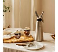 MASTRAD - Siphon Professionnel 0,5 L Sauces Crèmes Chantilly Mousses Chaudes Ou Froides - Tête Démontable - Inox Ultra Résistant - Ergonomique - Livré Avec 3 Embouts & Brosse De Nettoyage