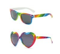 Sixfox Lot de 2 lunettes de soleil arc-en-ciel Gay Pride pour homme et | Cadre en forme de cœur, style voyageur classique, tenue de fête fierté, usage quotidien, design multicolore