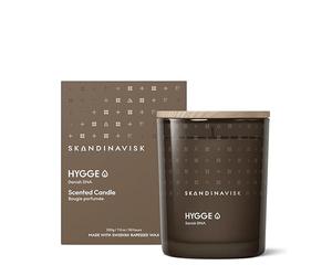 Skandinavisk HYGGE 'Cosy' Bougie Parfumée. Notes parfumées: Thé Noir et Feuille de Menthe Sauvage, Pommes Séchées et Cannelle. 200 g.