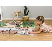 SkippiDoo Tapis de Jeu - Tapis de Chambre d'enfant avec Cour de Chevaux, Aire d'équitation et écuries - Parfait pour Les Amateurs de Chevaux et adapté aux Figurines telles Que Schleich® et Playmobil®