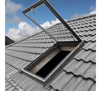 Skylight Fenêtre de toit transparente pour grenier et véranda Cadre en aluminium Double vitrage Éclairage extérieur Porte 95 x 55 cm