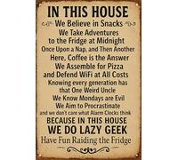 SKYOCEAN Poster magique « in This House We Do Geek » - Décoration murale vintage rétro en métal - Décoration murale pour maison, bureau, bar, garage, café, hôtel, cave club - 20,3 x 30,5 cm