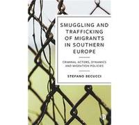 Smuggling and Trafficking of Migrants in Southern Europe by Stefano University of Florence Becucci Stefano University of Florence Becucci (Auteur)