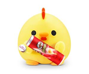 Snackles Série 1 - Poulet, Peluche Surprise Medium, Peluche Ultra Douce, Confort Squishy Câlin, 28 cm, Peluche avec Accessoire de Marque Snack (Poulet)
