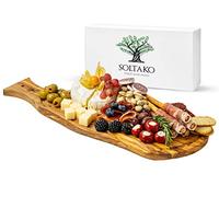 SOLTAKO Planche à Découper en Bois d’Olivier, Planche Rustique avec Manche, pour Fromage, Robuste avec Rainure à Jus, Plateau Apéritif, Pièce Artisanale (Long. env. 40-43 cm)