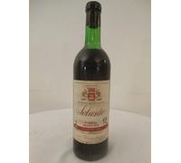 solunto galfano riserva rouge 1970 - italie: une bouteille de vin.