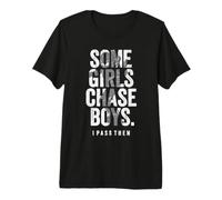 Some Girls Chase Boys. I Pass Them. T-Shirt Haut de Gamme