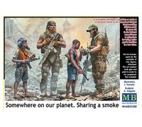 Somewhere On Our Planet. Sharing A Smoke - 1:35e - Master Box Ltd.