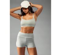 Soutien-gorge de sport déluxe à encolure carrée, sans couture, avec un bon maintien et des bretelles réglables pour un confort quotidien et des activités à faible impact. Pièce d'essentiel de superpos