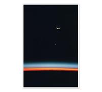 Space Shuttle Endeavour - Jupiter rising over Earth's horizon and crescent Moon Poster de NASA 70 x 100 cm Noir Tableaux Décoration murale