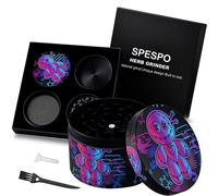 Spespo Grinder, Moulin à Herbes 63mm - Broyeur à Épices Métal 4 pièces | Grattoir à Pollen & Brosse Inclus | Pour Herbes, Épices & Fleurs | Boîte Cadeau Noire Élégante（Design Robot）