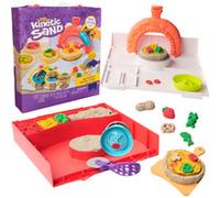 Kinetic Sand Sable Magique - Atelier À Pizza Magique 453 G + 2 Accessoires - Sculptez à l'Infini ce Sable Coloré comme de la Pâte à Modeler - Jouet Sensoriel - Jouet Enfant 5 Ans Et +