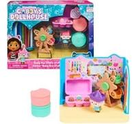 Gabby's Dollhouse Gabby et la Maison Magique - Gabby Dollhouse - Pièce Atelier Bébé Boîte - 1 Figurine + Accessoires - Dessin Animé Jouet Maison De Poupée - Jouet Enfant 3 Ans Et +
