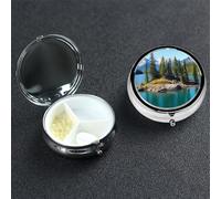 Spirit Island in Lake Pilulier rond portable à 3 compartiments pour poche ou sac à main, pilulier hebdomadaire, organiseur décoratif en métal pour médicaments, vitamines, cadeau de voyage