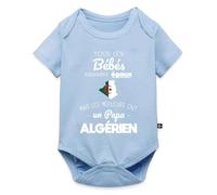 Spreadshirt Bébé Avec Papa Algérien - Cadeau Grossesse ou Naissance Drôle Algérie Body Manches Courtes Bébé Bio, 92 (1,5-2 ans), bleu clair