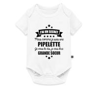 Spreadshirt J'ai Un Secret Je Vais Être Grande Soeur Pipelette Drôle Annonce Naissance Body Manches Courtes Bébé Bio, 86 (12-18 mois), blanc