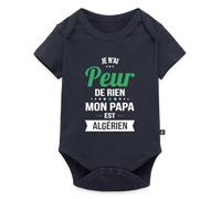 Spreadshirt Je N’ai Peur de Rien Mon Papa est Algérien Cadeau Papa Algérie Body Manches Courtes Bébé Bio, 62 (2-3 mois), bleu marine
