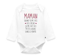 Spreadshirt® Maman Quand Tu Me Fais Des Câlins Body Bébé Bio Manches Longues, 0-3 mois, blanc