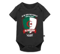 Spreadshirt Pas Parfait Mais Algérien Algérie Cadeau Arabe Drapeau Body Manches Courtes Bébé Bio, 68 (3-6 mois), noir
