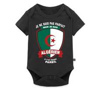 Spreadshirt Pas Parfait Mais Algérien Algérie Cadeau Arabe Drapeau Body Manches Courtes Bébé Bio, 80 (9-12 mois), noir