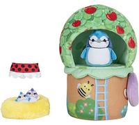 Squishville- Tiptop Comprend Une Peluche Babs The Blue Jay de 5,1 cm, Une Robe Coccinelle, Un nid d'oiseau et Une cabane d'arbres - Jouets pour Enfants, SQM0209, Multicolore, Play Scene