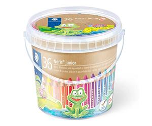 STAEDTLER Noris junior 140 Crayons 3 en 1 - 36 crayons, 18 couleurs | Couleur, cire & aquarelle en un, mine épaisse - seau avec 3 taille-crayons - Art.-Nr. 140 C36