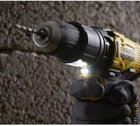 Stanley POWER KIT V20 Li-Ion 18V : perceuse à percussion + visseuse à chocs + scie circulaire + mini-meuleuse avec 2 x 4Ah Li-Ion batteries & sac