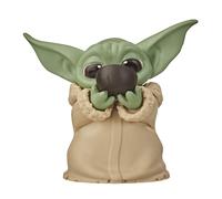 STAR WARS The Bounty Collection The Child Figurine de collection 5,6 cm The Mandalorian Baby Yoda sirotant une soupe pour enfants de 4 ans et plu