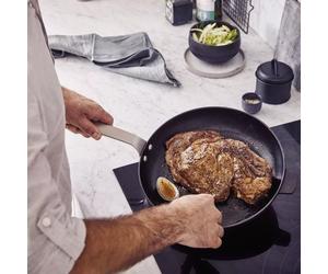 STARK Poêle à frire en fonte de fer non émaillée BEKA D24 cm