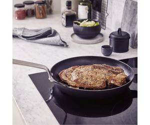 STARK Poêle à frire en fonte de fer non émaillée BEKA D28