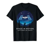Station Spatiale au-Dessus du Paysage Nocturne T-Shirt
