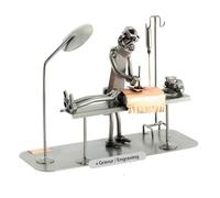 Steelman24 I Figurine en métal Table D'Opération avec Plaque De Gravure I Made in Germany I Idées Cadeaux I Sculpture d’Acier I Hommes de Métal