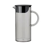 Stelton Carafe EM77 - Pichet de réfrigérateur avec couvercle, Poignée et filtre à glaçons - Carafe moderne - Récipient en plastique pour boissons froides, Jus ou punch - 1,5 L, Gris (fumée)