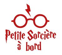 Sticker Bébé à Bord - Petite Sorcière à Bord - Dimensions 16,3 x 15,4 cm - Couleur Rouge - Aspect Brillant - Protection Anti UV