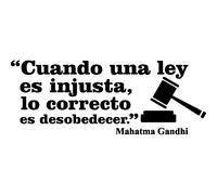 Sticker "Cuando una ley es injusta..." (Mahatma Gandhi)