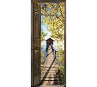 Sticker mural 204 cm X 83 cm - Porte en bois ouverte avec vue sur ponton et cabane au-dessus d'un lac - Décoration murale trompe l'oeil pour porte