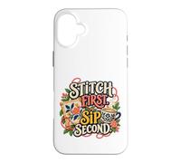 Stitch, première gorgée, deuxième Aiguille et café Coque pour iPhone 16 Plus