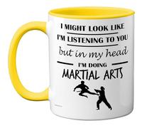Stuff4 Tasse « In My Head » - Cadeau amusant pour les amateurs d'arts martiaux - 325 ml - En céramique de qualité supérieure - Passe au lave-vaisselle - Tasse fantaisie avec poignée jaune