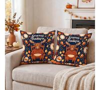 Stuffed and Thankful Lot de 2 housses de coussin avec citation de l'élan | Feuillage d'automne, taies d'oreiller, tranches de tarte de citrouilles, chaise en bois rustique, élan confortable
