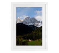 Stupell Industries Affiche encadrée Chapelle solitaire dans les Dolomites Blanc sous verre, design par Jared Kreiss, 20 x 14