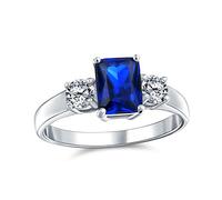 Style Classique Intemporel Bague de Fiançailles Promesse Passé Présent Futur à Trois Pierres avec Saphir Bleu Simulé Taille Émeraude 2CT pour Femme en Argent Sterling .925 avec Anneau Simple