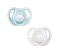 Tommee Tippee Ultra-Light Silicone Soother, 0-6m, 2 Pack, Symmetrical Orthodontic Design, BPA-Free, One-Piece Design